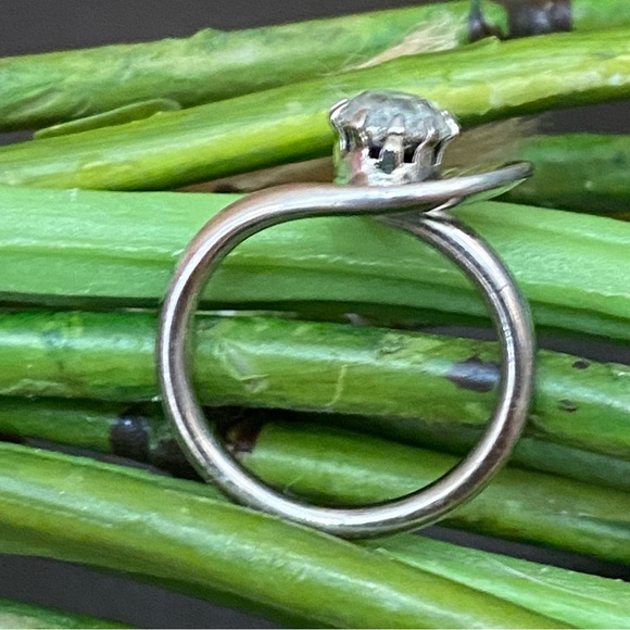 Silver-tone Clear CZ Stone Swirl Ring Size 6 - Picture 5 of 15